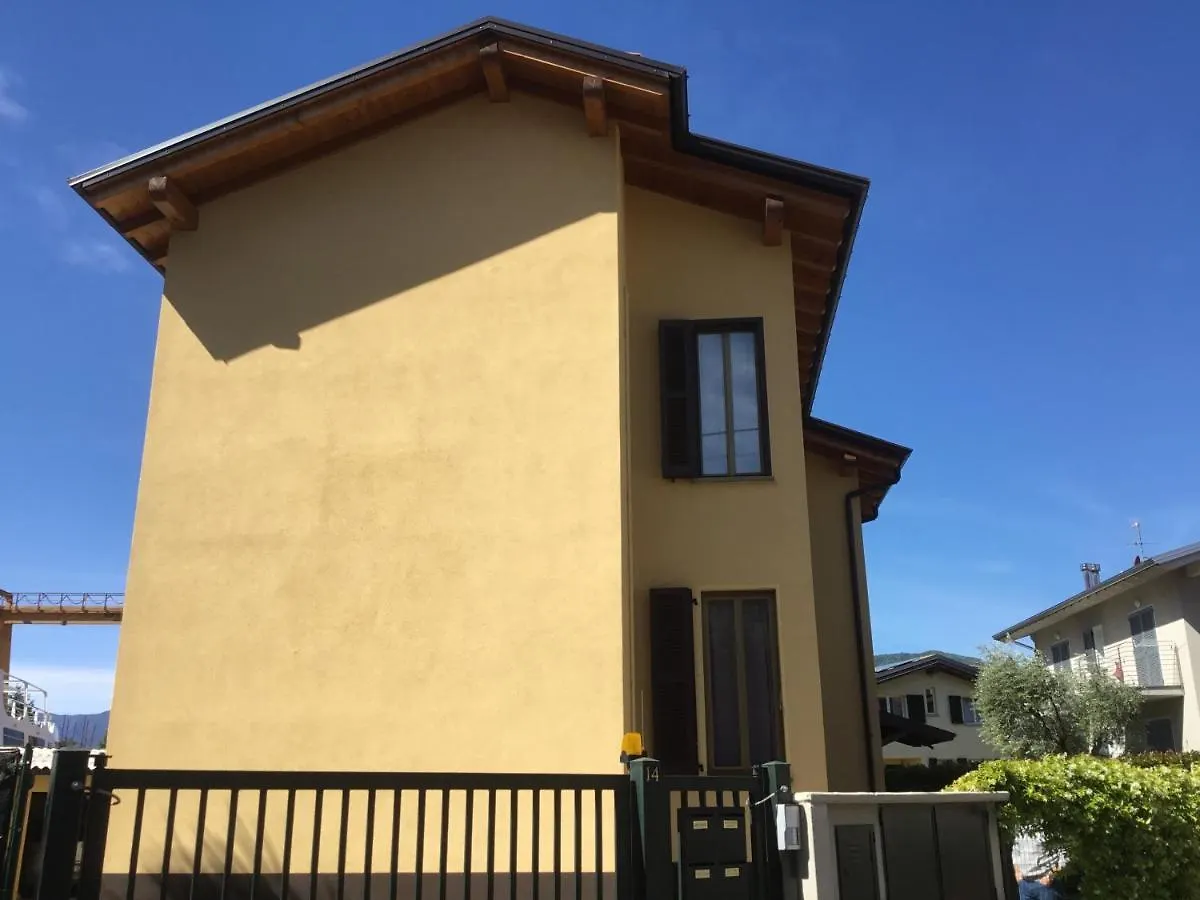 ComoLakeHome a due passi dal lago Dervio 0*,  Italia